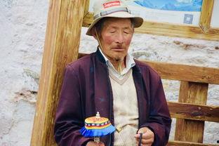 藏金生的生活照,岁月静好,光影中的生活印记